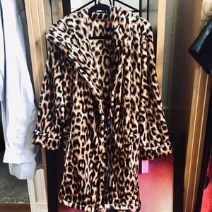 Betsey Johnson Vintage look Cheetah/leopard robe